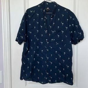 H&M men’s short sleeve button down